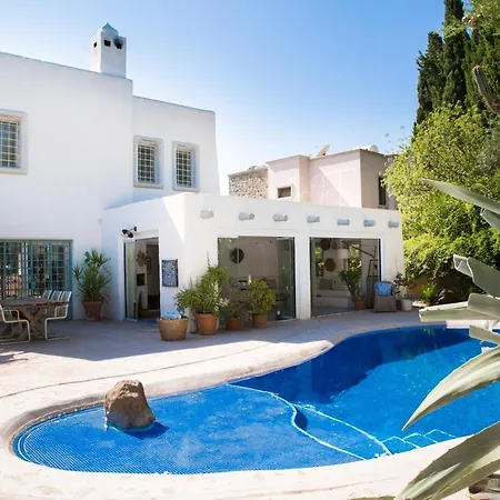 Important Group Bd461 5 Bedroomed *
